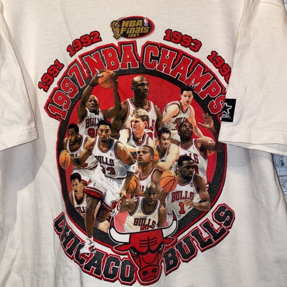 Chicago Bulls Graphic T-Shirt - Picture 5 of 6